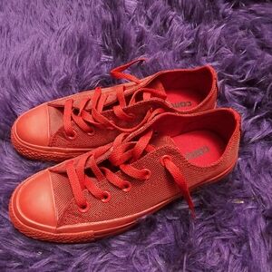 Women's size 6 Red Converse